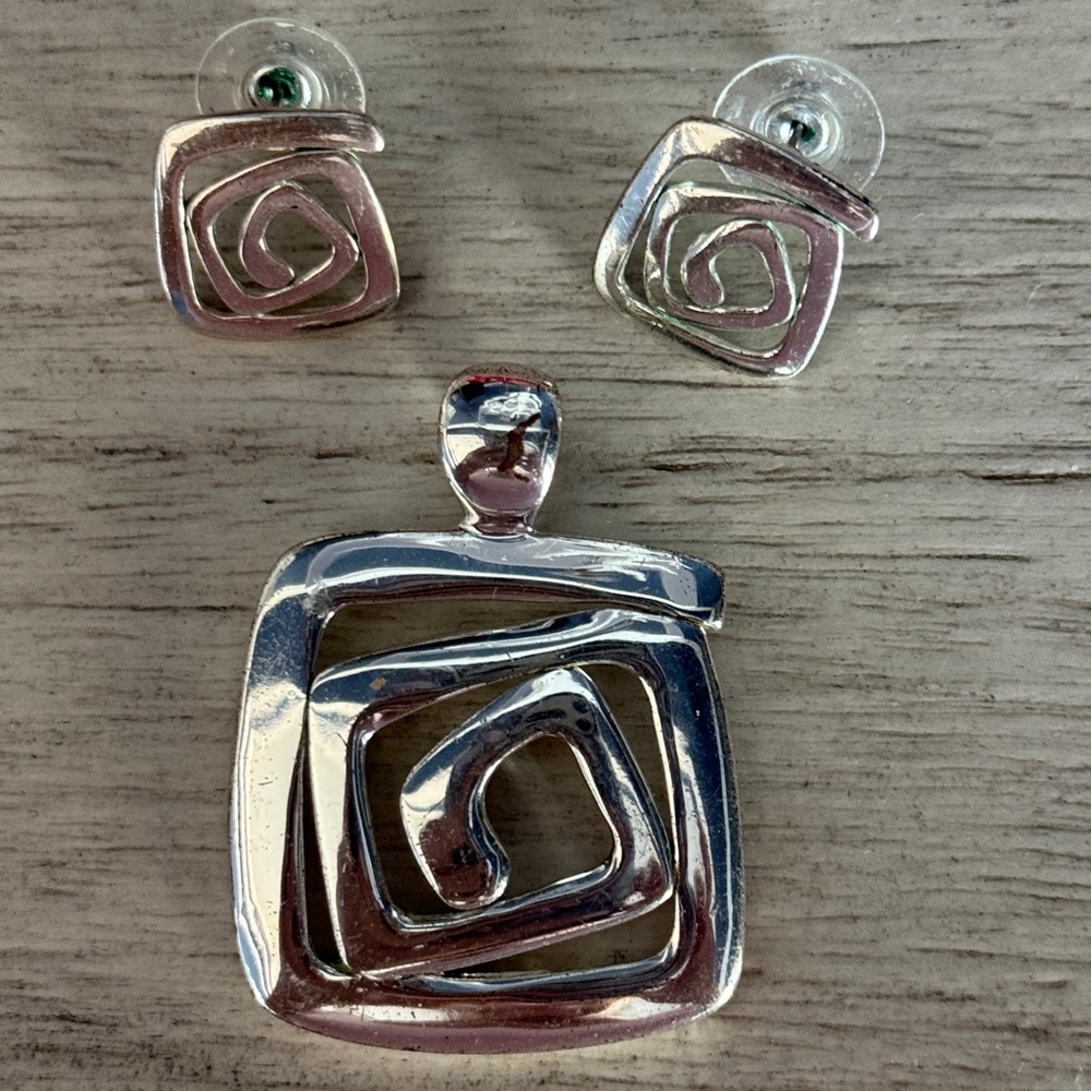 Geometric silver tone pendant and earrings ! Unbranded